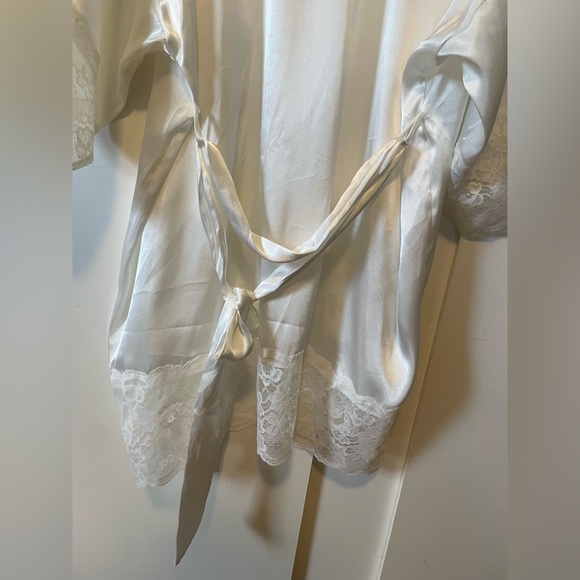 White Silk Bride Robe - Picture 5 of 7